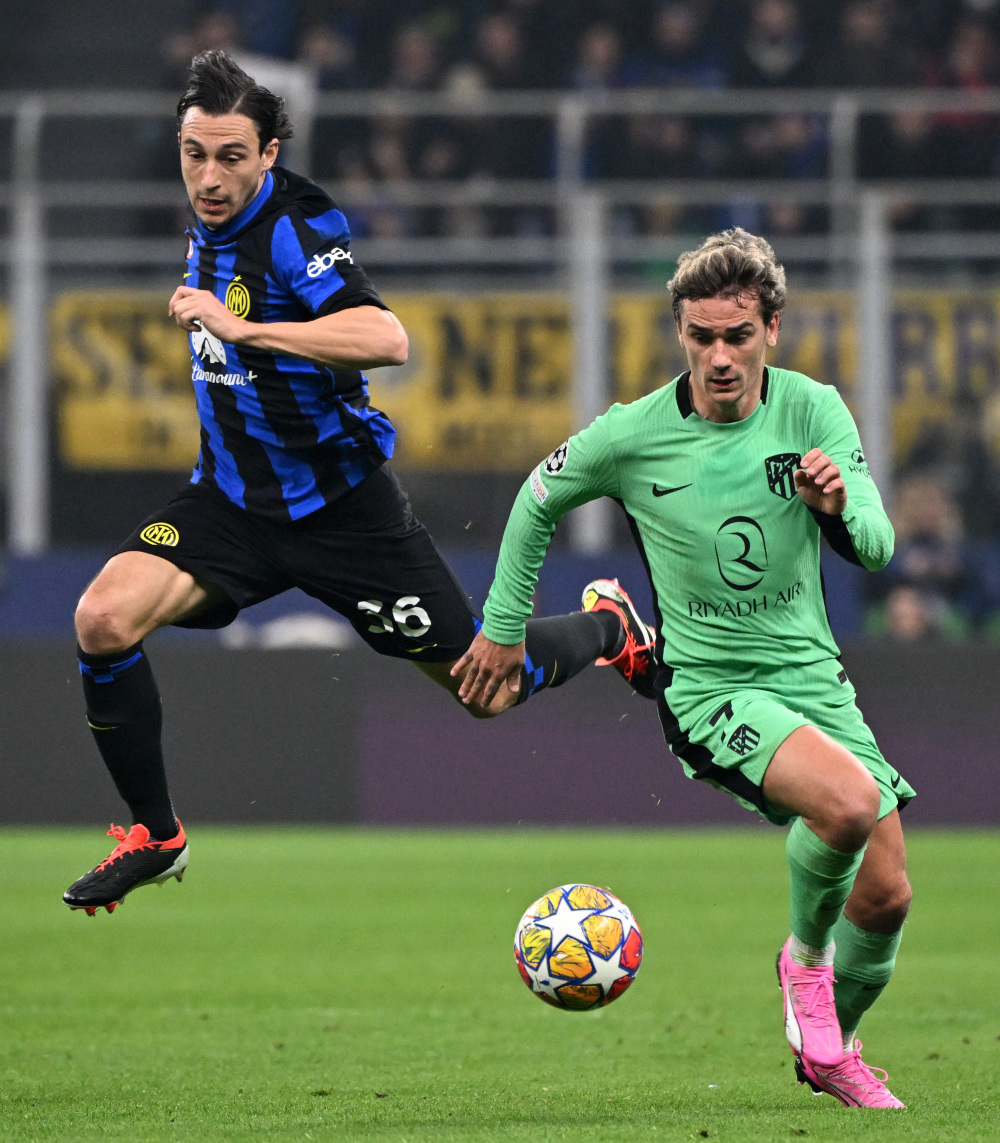 世体：霍安-加西亚因遭受撞击一瘸一拐，但能出战本轮欧冠（世体：霍安-加西亚遭撞击致跛行，仍将出战本轮欧冠）