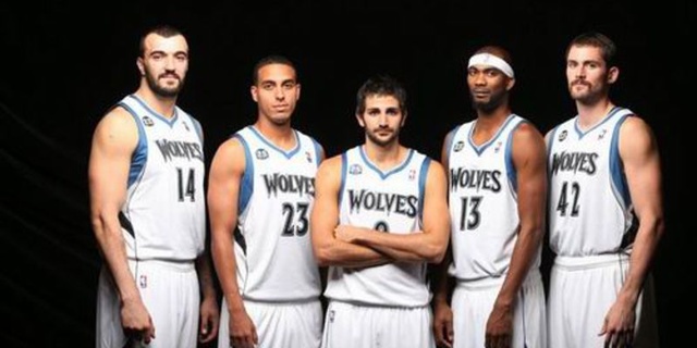 日本队再度成为亚洲希望（日本队再次扛起亚洲希望之旗）