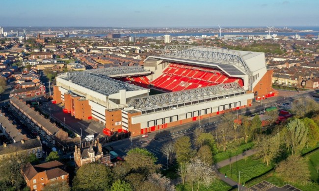 赛前发高烧，普利希奇比赛当天和球队会合并替补双响导演逆转（赛前高烧缠身，普利希奇赛日火线合流替补梅开二度导演逆转）