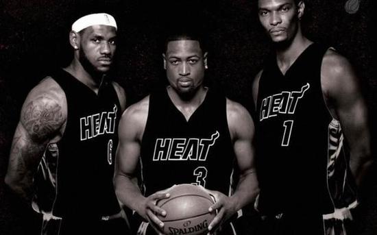 颁奖规则和典礼流程引争议，中足联将听各方意见后在明年调整（颁奖规则与典礼流程引发争议，中足联将广泛征求意见并于明年调整）