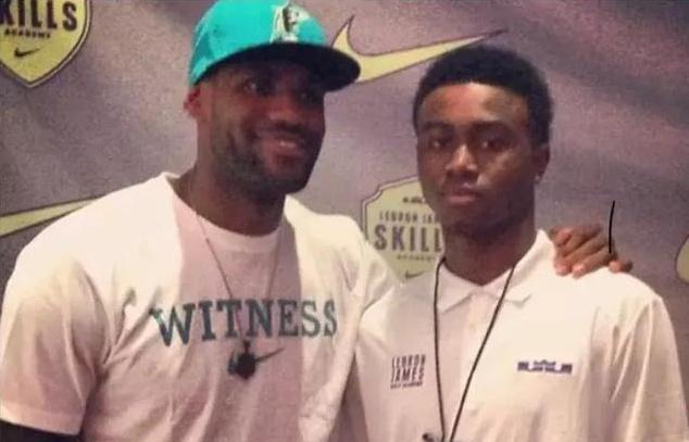 知名装备网站：阿迪达斯将于11月6日发售世界杯球衣，23队谍照泄露（装备媒体称阿迪达斯将于11月6日发售世界杯球衣，23队款式已曝光）