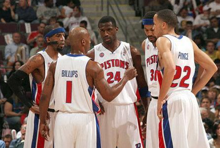 英媒：拜仁有意费耶诺德右后卫里德，但将面临英超俱乐部竞争（英媒：拜仁看中费耶诺德右后卫里德，英超多队参与争夺）