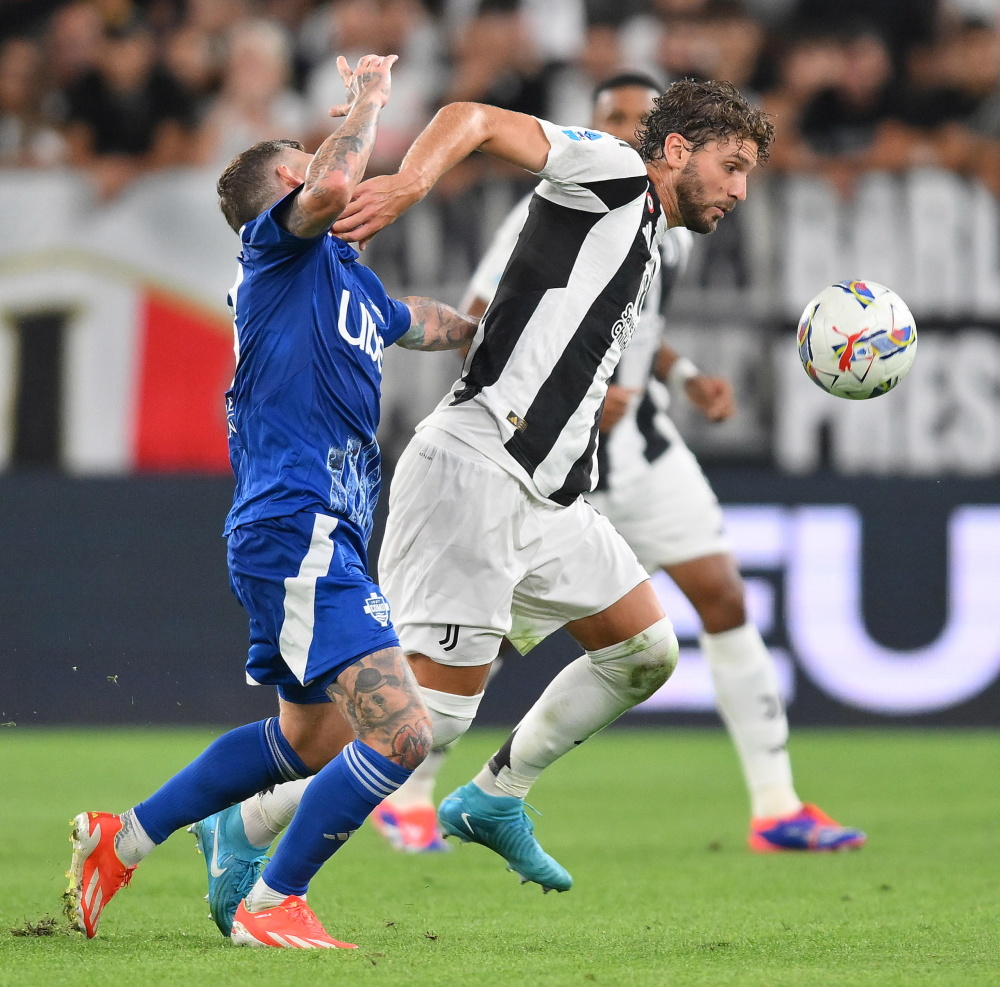 葡媒：C罗明夏世界杯后将与乔治娜在马德拉岛举办婚礼（葡媒称C罗计划于明夏世界杯结束后在马德拉岛与乔治娜举行婚礼）