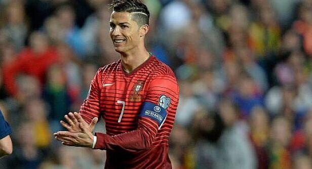 越来越大了，泰州高速口已经搭好巨幅“苏超”冠军标语（泰州高速口竖起巨幅苏超冠军标语，声势愈发壮大）