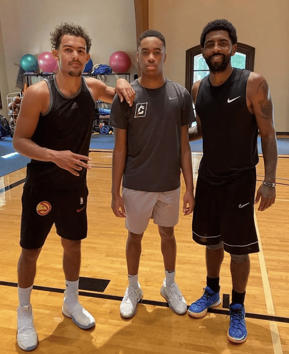 惨叫声不断，皇家阿维拉主帅发布会疑似对对手残疾新闻官施暴（发布会惊魂：惨叫声不断，皇家阿维拉主帅被指对对手残障新闻官施暴）