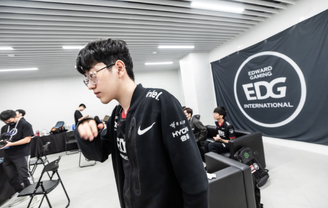 豪掷资金引 豪掷资金引