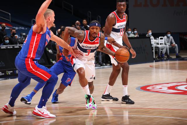 詹姆斯即将 詹姆斯即将